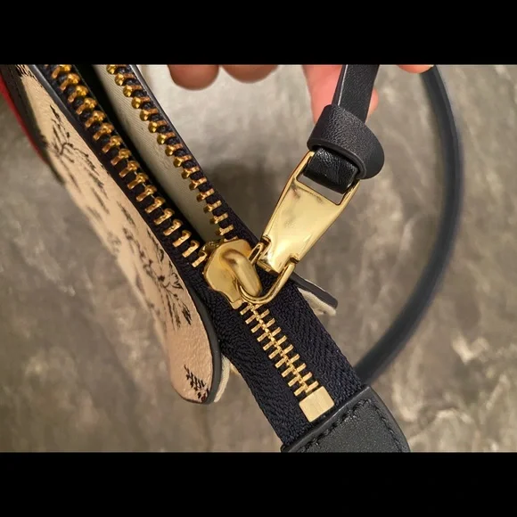 Tory Burch Crossbody Bag / Purse - Picture 3 of 8